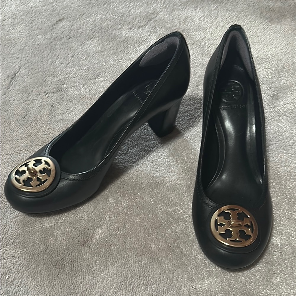 Tory Burch Black Leather Pumps with Gold Accent size 9